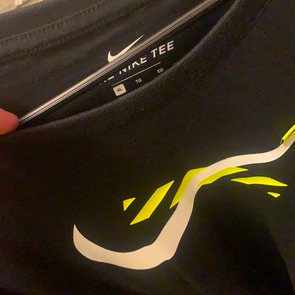 COPY - Nike volt swoosh t shirt XL black - Picture 3 of 4